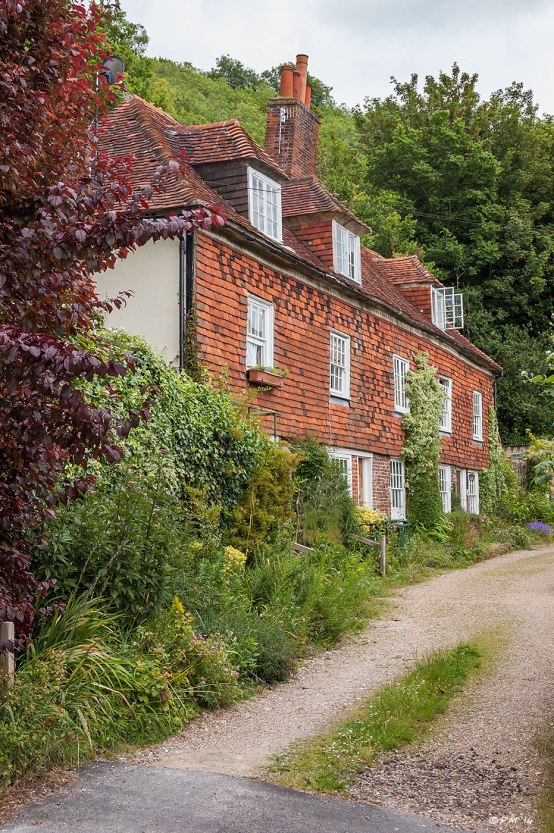 Row of red brick tiled cottages 1-5 Spences Lane Lewes East Sussex 2014 eyeteeth.net
